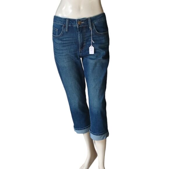 672244.....Lee Mid-Rise Capri Jeans Size 6M, W28" 22'"Inseam 9"Rise - Picture 2 of 6